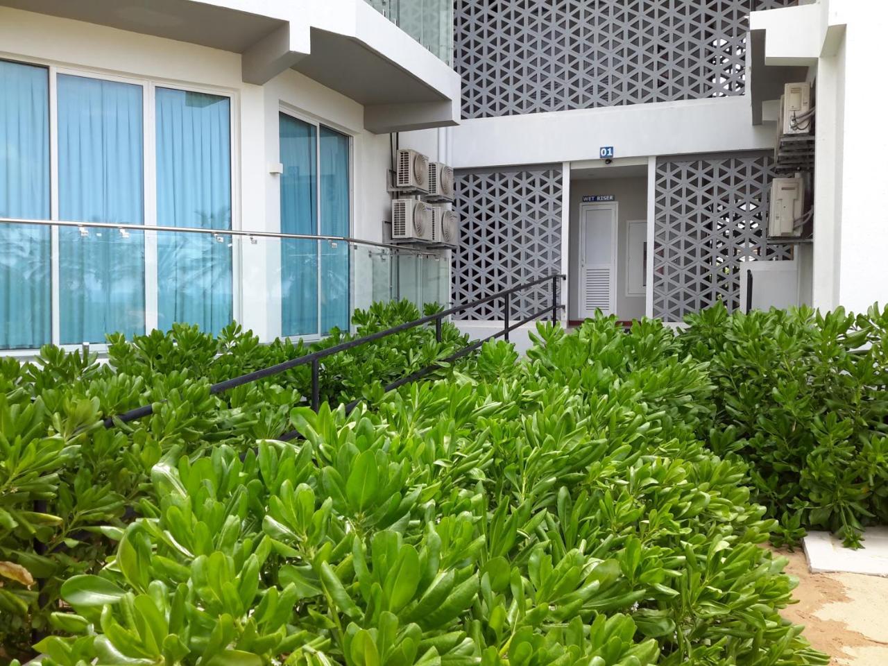 LLH 1G1 Nilaveli Ocean Front Condos Bagian luar foto