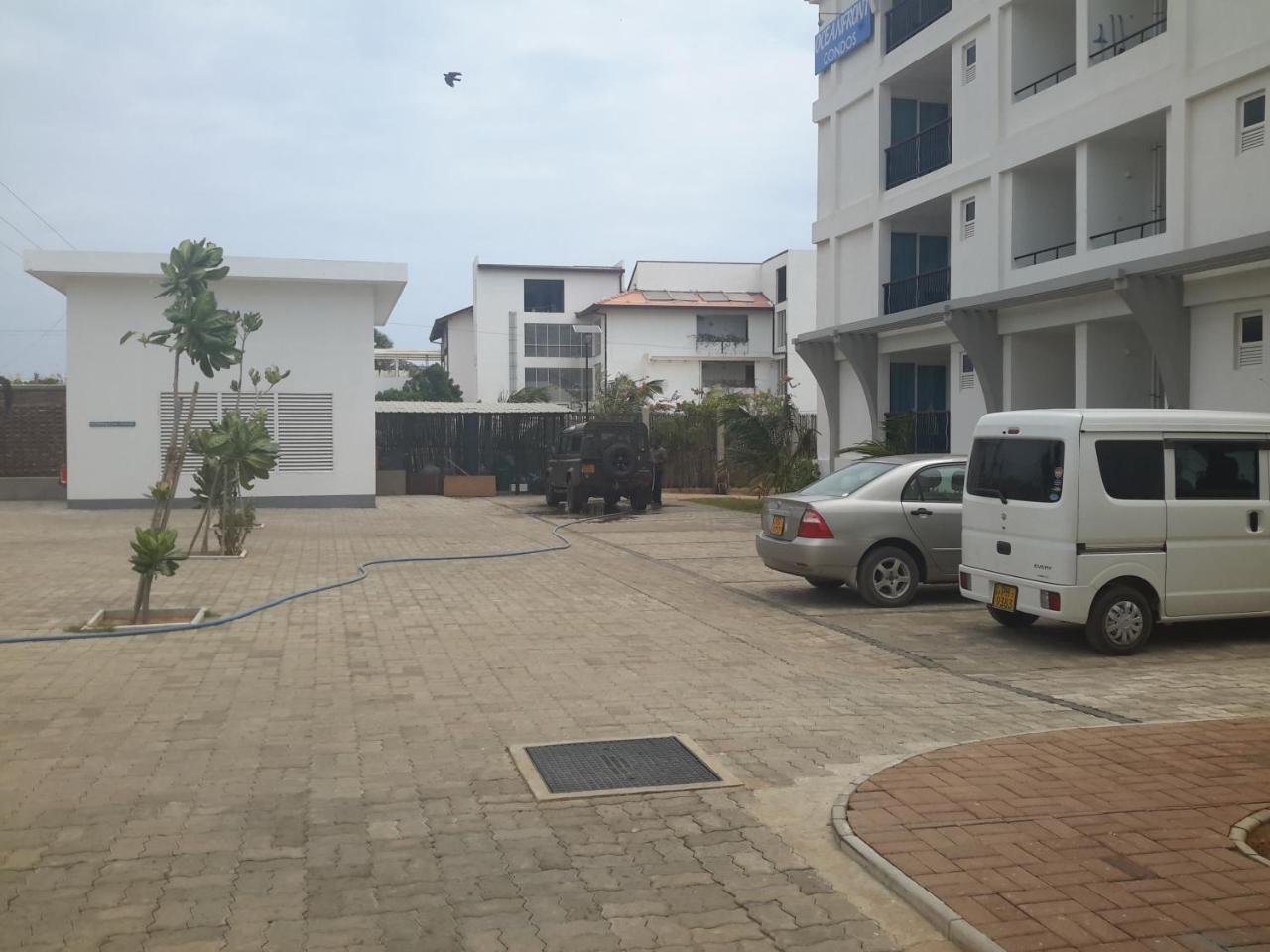 LLH 1G1 Nilaveli Ocean Front Condos Bagian luar foto