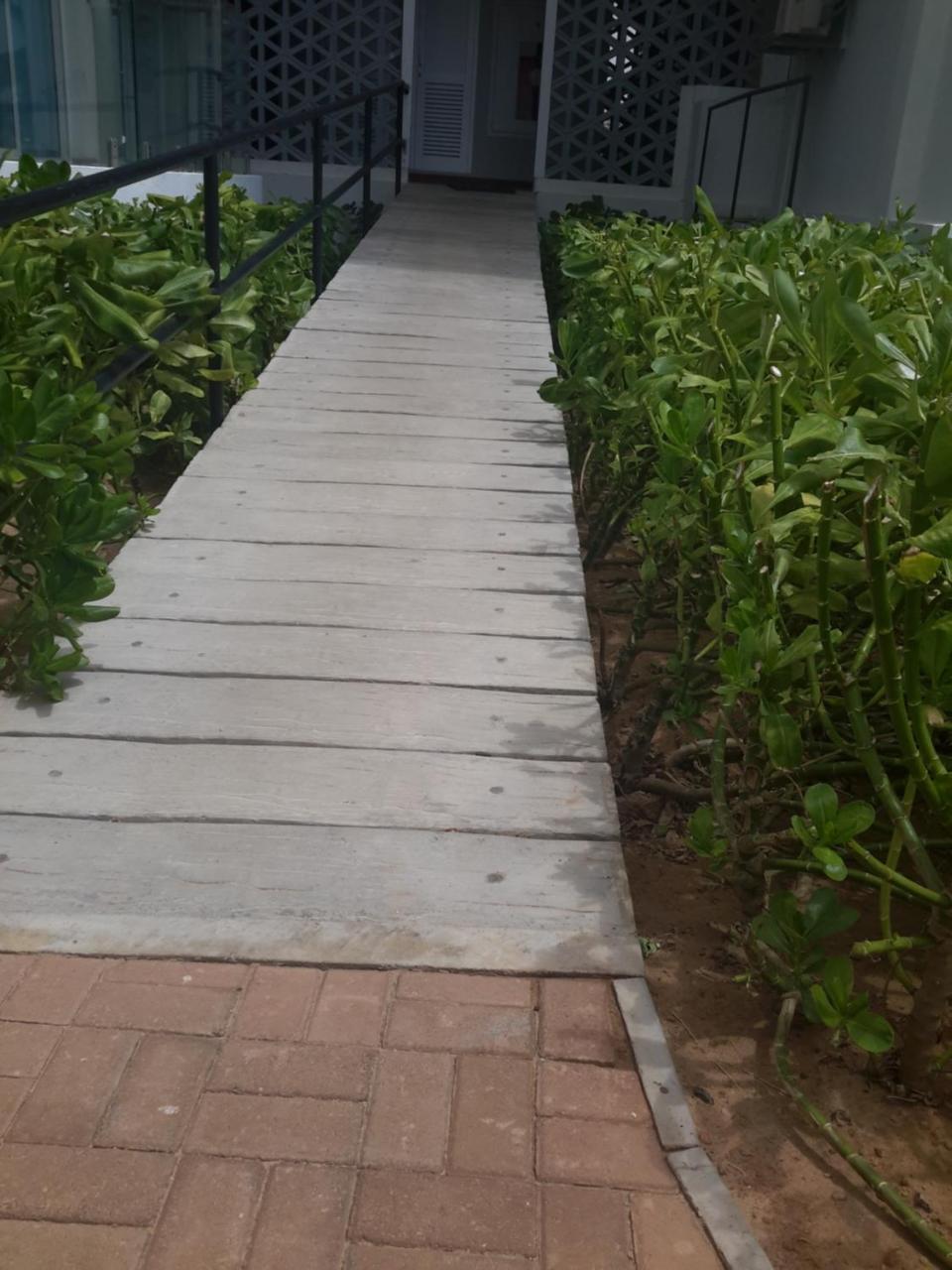 LLH 1G1 Nilaveli Ocean Front Condos Bagian luar foto